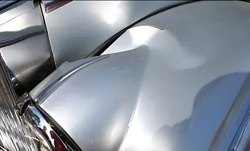 Begutachtung eines Transportschadens am Oldtimer